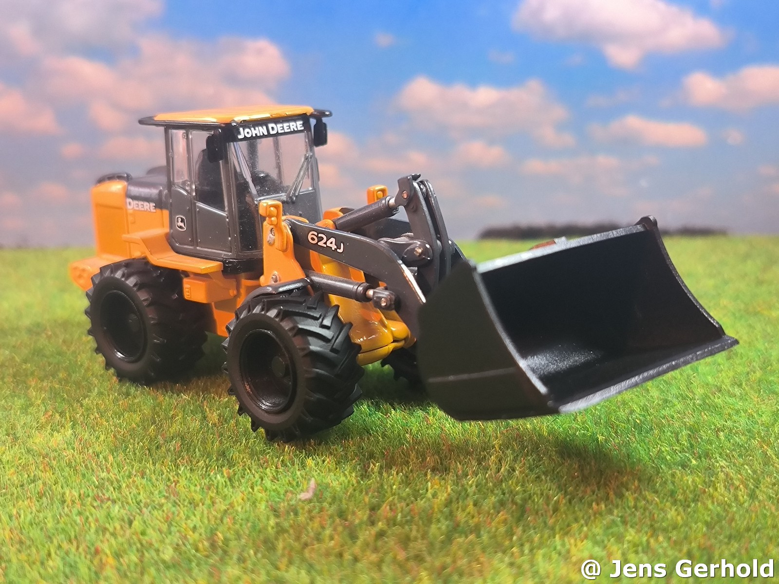 John Deere 624J